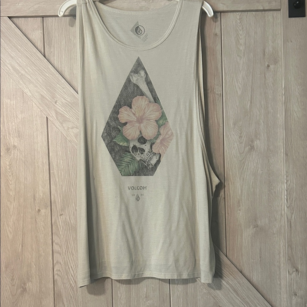 Volcom Skull Shirt - Picture 1 of 3